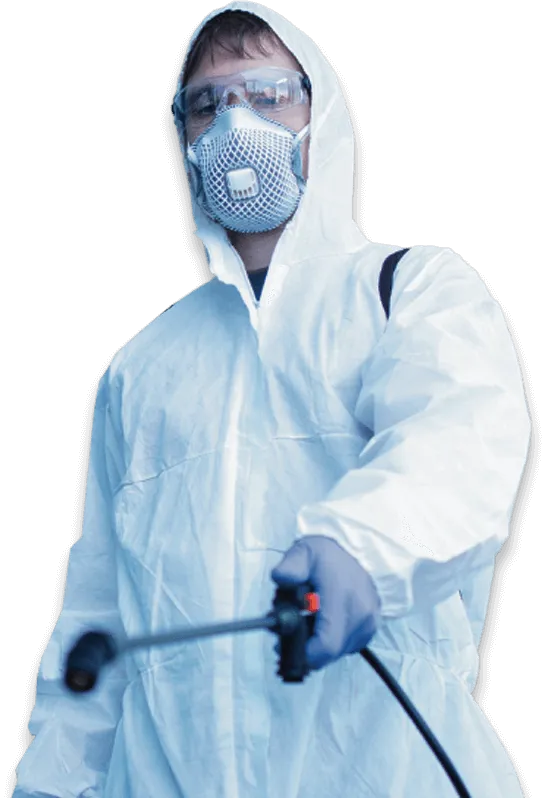 disinfestatore con protezioni e tuta bianca